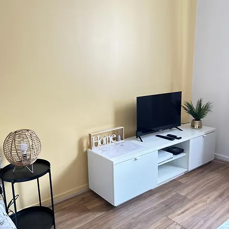 Maisonnette Parc Asterix I Roissy Cdg I Chateau De Chantilly I Paris